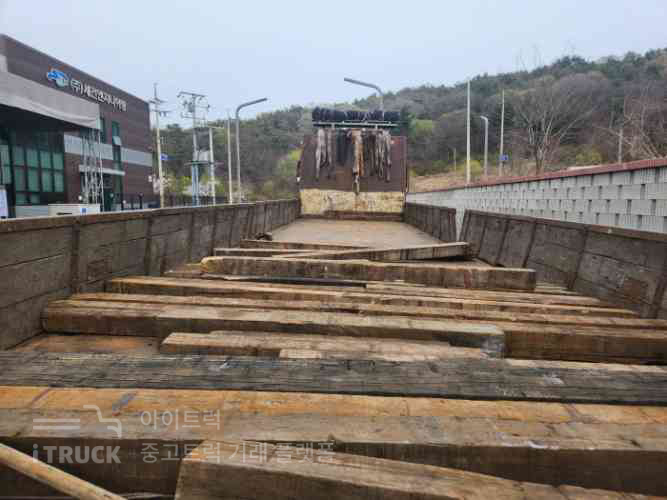 트라고엑시언트 520 앞축 카고 23.9톤 오토